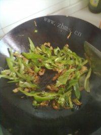 毛豆炒肉丝自制做法图解7)