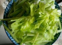 芹菜豆腐干做法图解2)