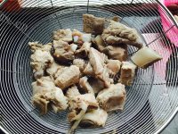 香菇排骨焖饭做法图解2)