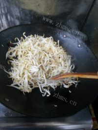 色味俱全的清炒豆芽做法图解4)