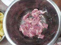 「美味可口」土豆炒肉做法图解2)
