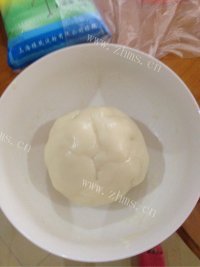 香喷喷的奶黄馅冰皮月饼做法图解6)