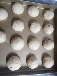 自制蔓越莓小餐包做法图解7)