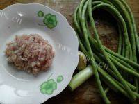 家常菜肉末豇豆做法图解1)