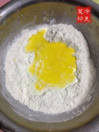 自制炸油饼做法图解2)