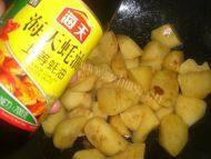 家常菜酱烧土豆做法图解6)