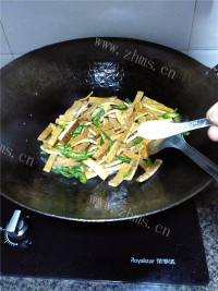 回味无穷的尖椒豆腐干做法图解7)