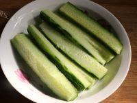 家常的咸瓜炒肉片做法图解2)