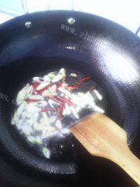 健康美食之牛肉丝炒芹菜做法图解6)