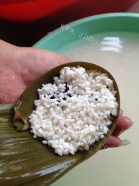 香喷喷的蜜枣粽做法图解7)