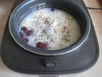 银耳山药黑芝麻粥做法图解8)
