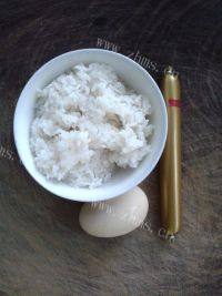自制酱油鸡蛋炒饭做法图解1)