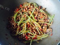 色香味浓的鱼香肉丝做法图解16)