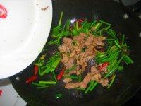 「DIY美食」蒜苔炒肉做法图解11)