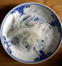 营养午餐蒜蓉粉丝蒸扇贝做法图解3)