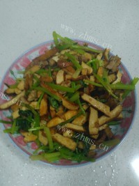 自制芹菜豆干肉丝做法图解5)