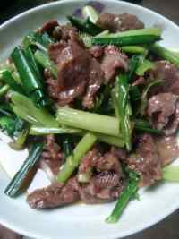 家常菜芹菜炒牛肉