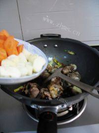 食欲满满的胡萝卜焖羊肉做法图解13)