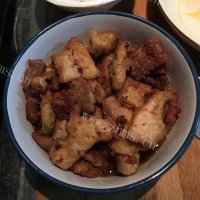 诱人的小酥肉蒸碗做法图解9)