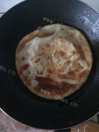 唇齿留香的葱油饼做法图解7)