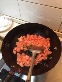 酸甜可口的西红柿面片儿汤做法图解2)