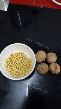 自制核桃豆浆做法图解1)