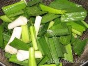 香甜可口的松茸炒肉片做法图解3)