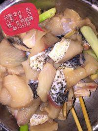 家常菜麻辣水煮鱼做法图解2)
