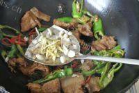 「家有大厨」农家小炒肉做法图解9)