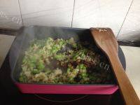家常菜咸菜炒毛豆做法图解5)