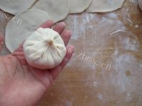 可口的裙带菜素肉烫面馅饼做法图解10)