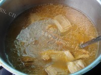 鲜美的虫草花山药羊肉汤做法图解7)