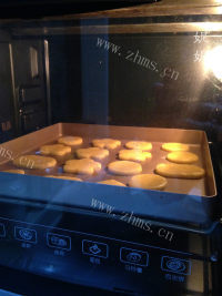美味的切达芝士酥饼做法图解14)
