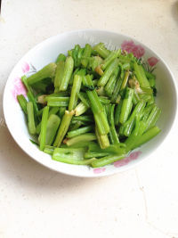 家常菜清炒芹菜