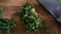 家常菜雪里蕻炒黄豆做法图解2)