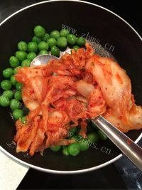 美丽的泡菜五花肉炒饭做法图解6)