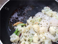 色香味浓的麻辣香锅做法图解11)