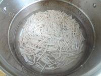 很有食欲的自制皮冻做法图解5)