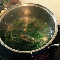 美味明月草瘦肉汤做法图解10)