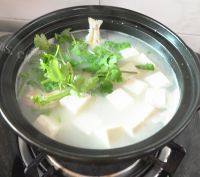 自制香菜豆腐鱼汤做法图解6)