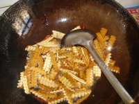 家常菜韭菜炒豆干做法图解2)