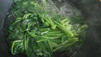 家常菜凉拌菠菜做法图解5)