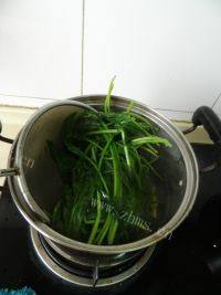 美味的菠菜素馅水饺做法图解6)