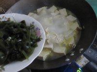 常吃不腻的海带豆腐汤做法图解8)