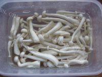 滋补的海参菌菇煲做法图解2)