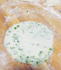 玉盘珍馐的家常葱油饼做法图解8)