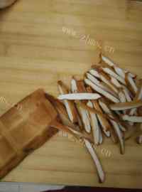 香飘十里的香干炒肉丝做法图解1)