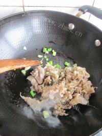酸菜白肉锅做法图解13)