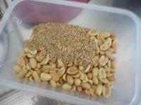酥脆的花生芝麻糖做法图解3)