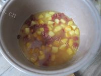 口感丰富的腊肠土豆焖饭做法图解7)